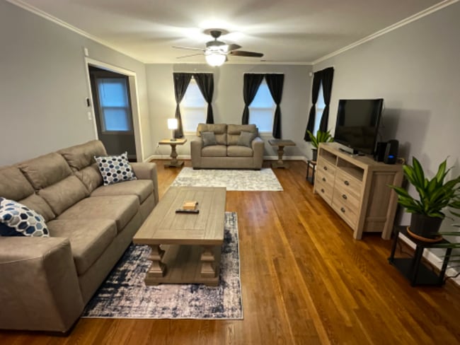 Building Photo - 219 Lakewood Dr