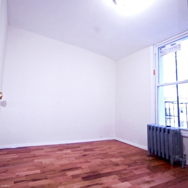 Building Photo - 275 E 39th St