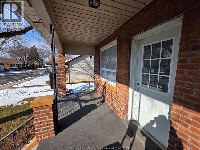 Photo du bâtiment - 1244 McKay Ave