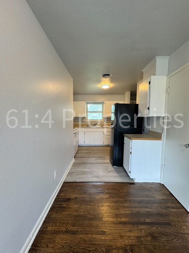 Building Photo - 3 Bedroom Home