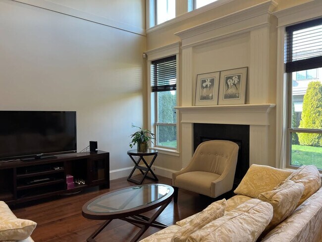 Building Photo - 5191 Calderwood Crescent