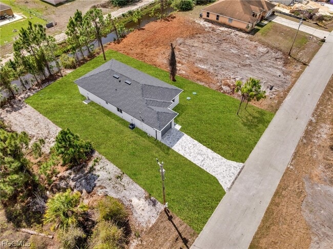 Building Photo - 724 Lamar St E