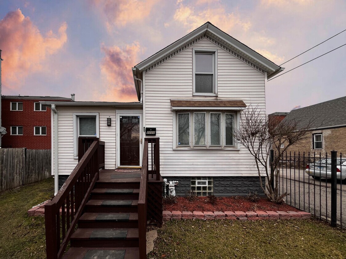 Primary Photo - 1111 S Campbell Ave