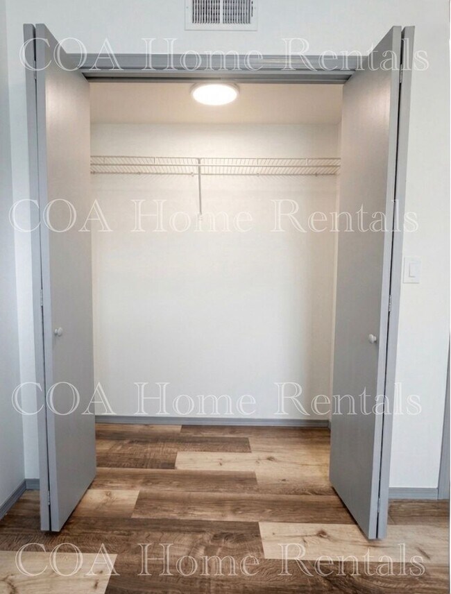 Foto del edificio - North East Side Duplex