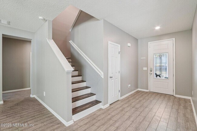 Foto del edificio - 404 Hepburn Rd