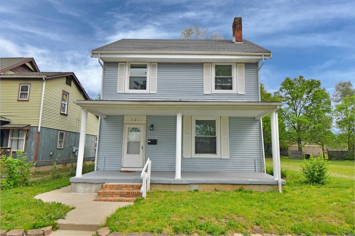 Primary Photo - 821 10th Ave