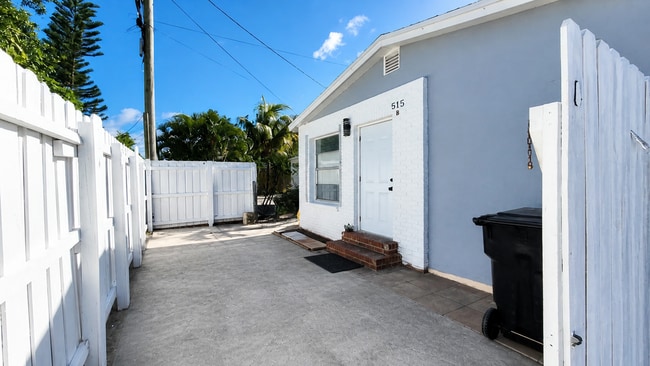 Building Photo - 515 10th Ave N