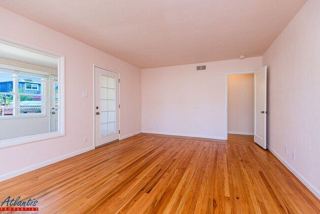 Foto del edificio - Lovely Seacliff Home | Desirable Location