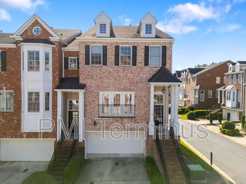 Photo - 321 Creekbank Way SE