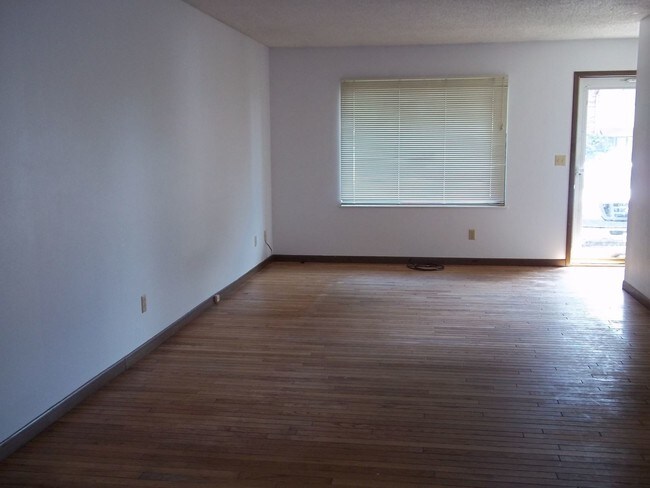 Building Photo - 1359 Southwinds Dr