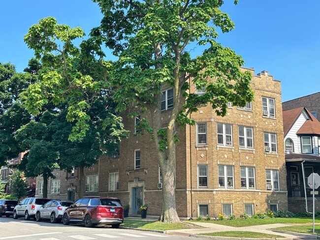Building Photo - 1637 W Gregory St
