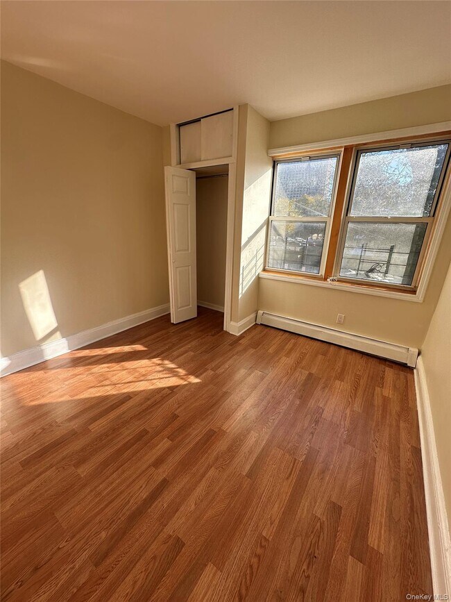 Foto del edificio - 1989 Cruger Ave