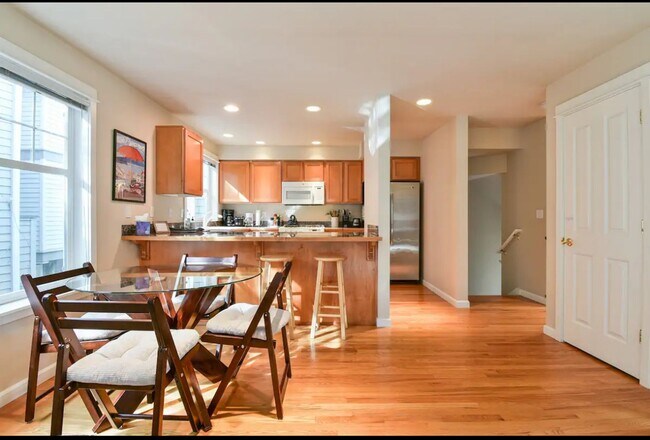 Foto del edificio - Stylish Craftsman-Flex Lease Term