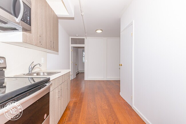 Foto del edificio - 1356 Dekalb Ave