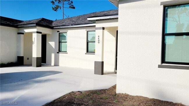 Building Photo - 4402 Golfview Blvd