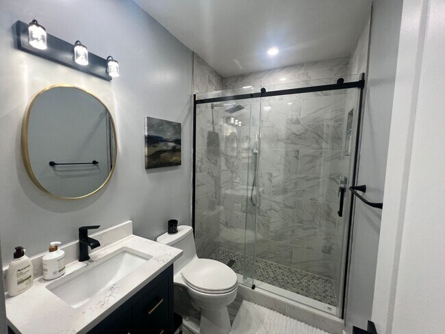 Foto del edificio - ***BONAIRE CLUB***DOWNTOWN NAPLES***COMPLETELY UPDATED FURNISHED SEASONAL RENTAL***OWNER OPEN TO ...