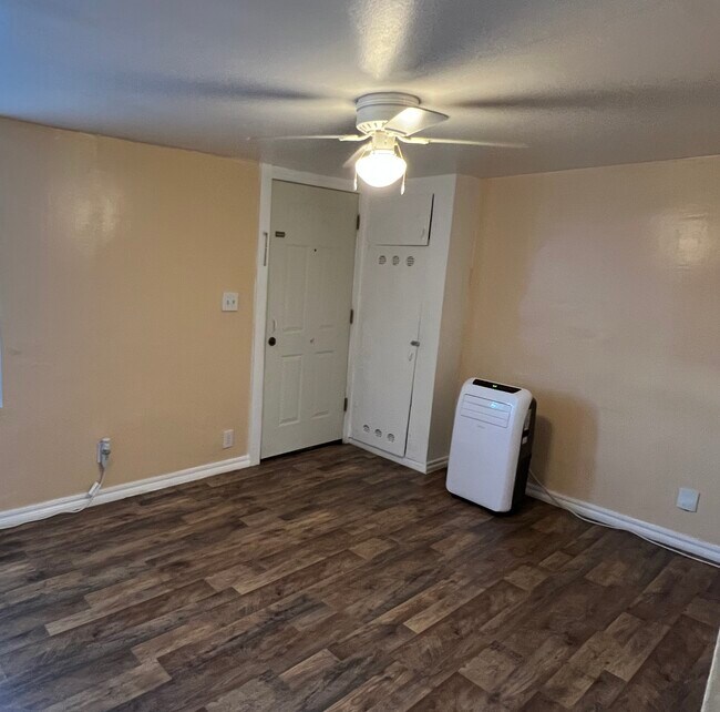 Foto del edificio - 2534 1/2 NW 21st