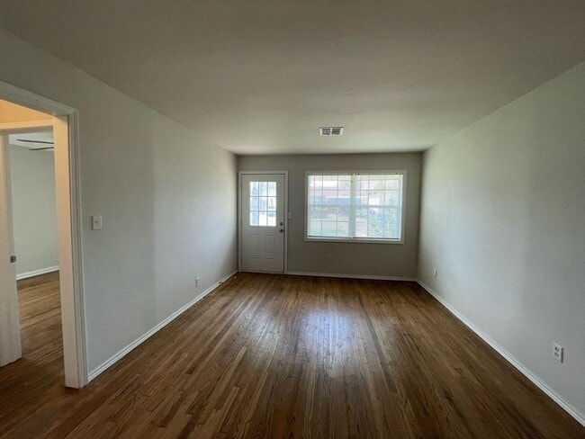 Foto del edificio - Del City Three Bedroom - Complete Remodel!