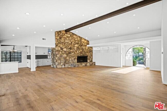 Building Photo - 2254 Stradella Rd