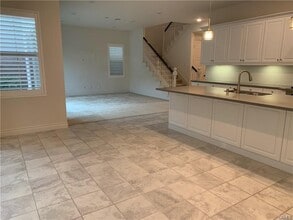 Building Photo - 117 Wanderer