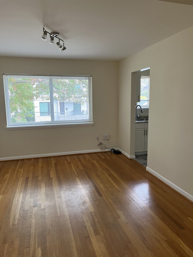 Dining Room - 2779 Washington Blvd