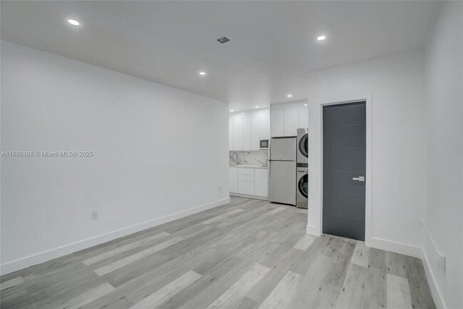 Building Photo - 511 SW 15th St