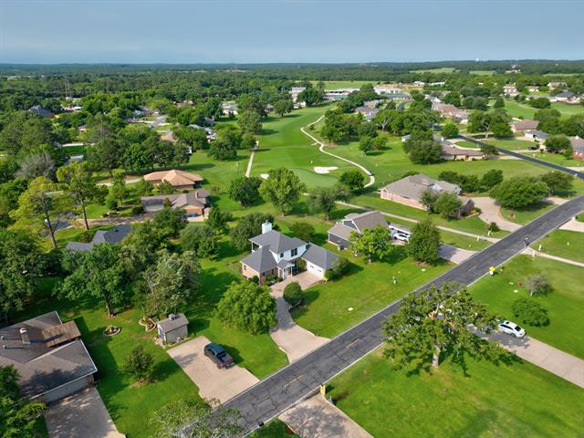 Building Photo - 303 W Kiowa Dr