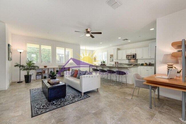 Building Photo - Beautiful 3 Bed 2.5 Bath 1,983sqft single family home with New LVP Flooring & 3-Car Garage in Ana...