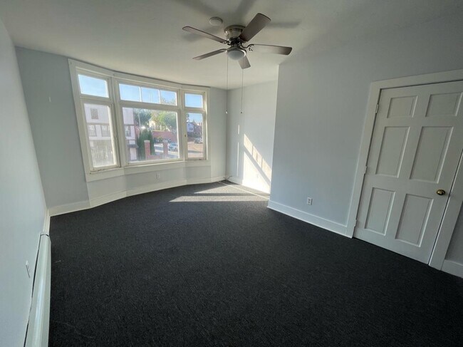 Building Photo - 408 Central St