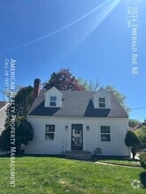 Building Photo - 2014 Emerald Ave NE