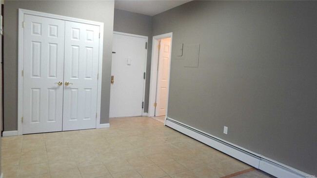 Building Photo - 2 Nagel Ct