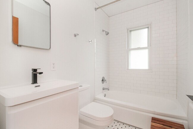 Foto del edificio - Charming 2 bedroom Single Home! Partially ...