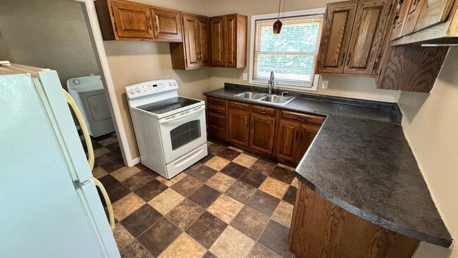 Building Photo - Available Aug 12th, 2026!