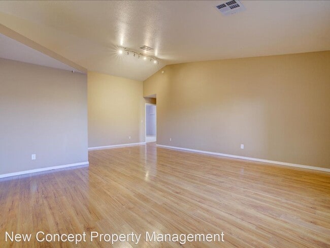Foto del edificio - 3 br, 2 bath House - 7570 S. Errigal Lane