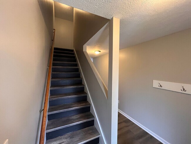 Building Photo - 3 Bedroom Home Available in Feb!