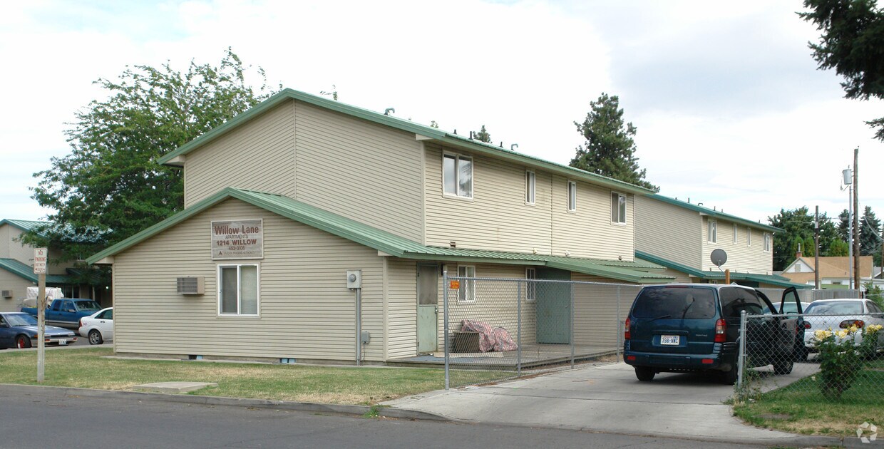 Primary Photo - Willow Lane Apartments