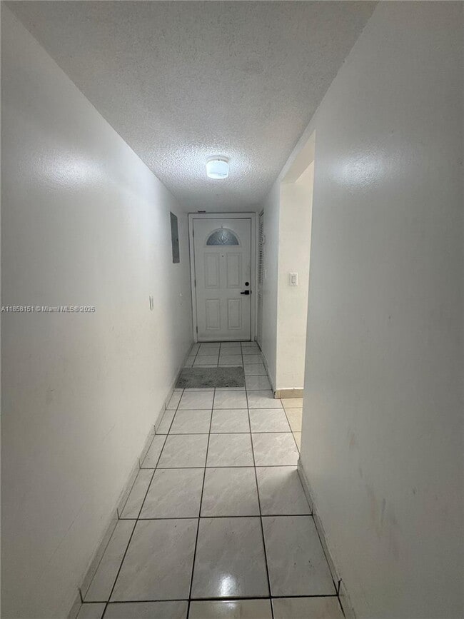 Building Photo - 10000 NW 80th Ct