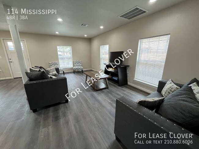 Building Photo - Denver Heights ****Half Off First Months R...