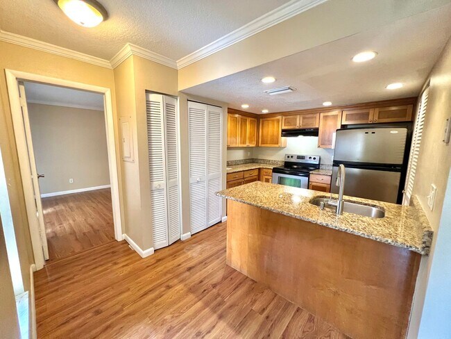 Building Photo - Ground Floor 2BD/2BTH Condo Steps Away Fro...