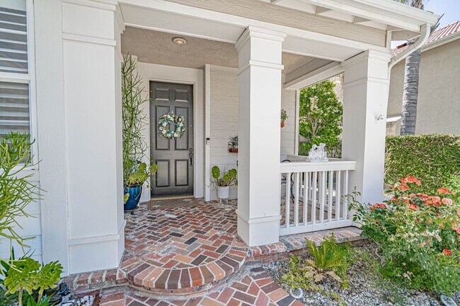 Building Photo - Expansive 5-Bedroom Home with Spa & Solar ...