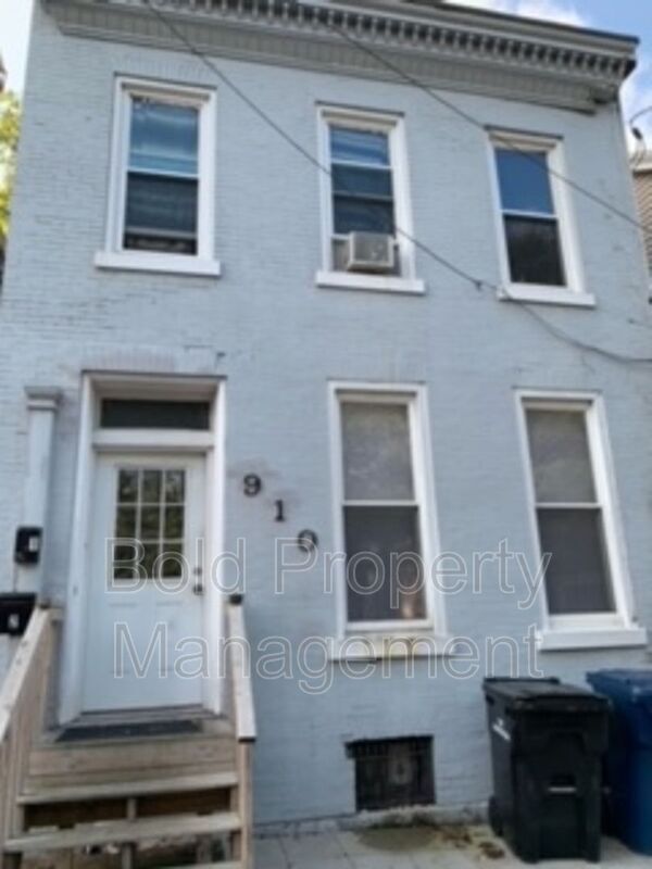 Primary Photo - 910 Walnut St