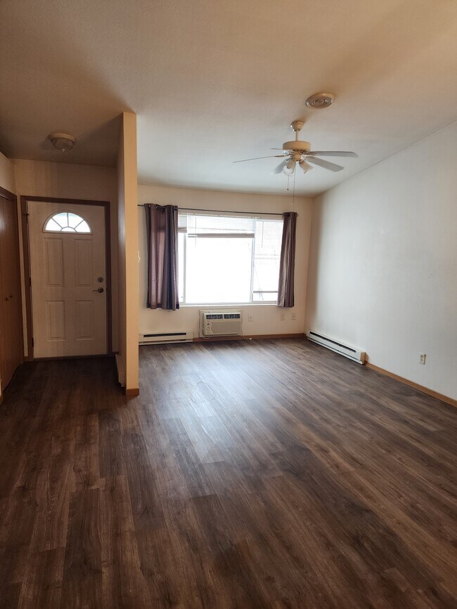Foto del edificio - 7926 Greenwood Rd
