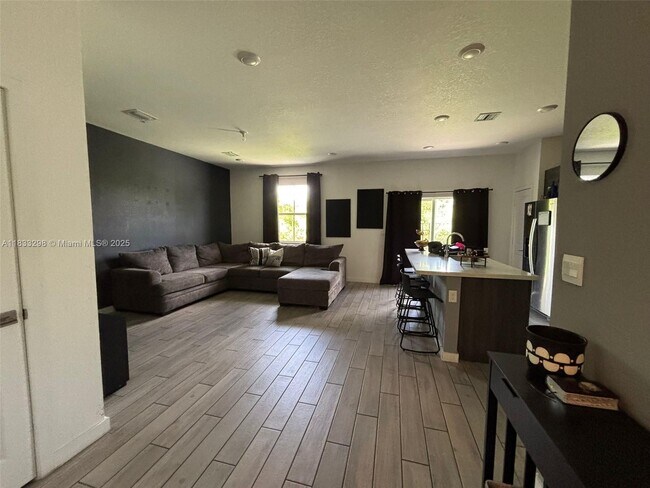 Foto del edificio - 830 SE 19th St