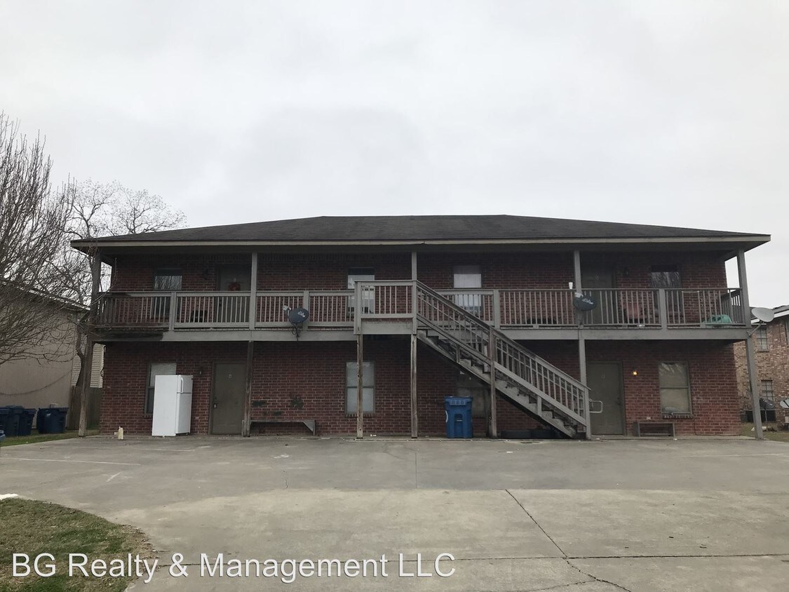 Primary Photo - 303 Vieux Orleans Cir