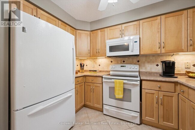 Building Photo - 165 Terraview Crescent