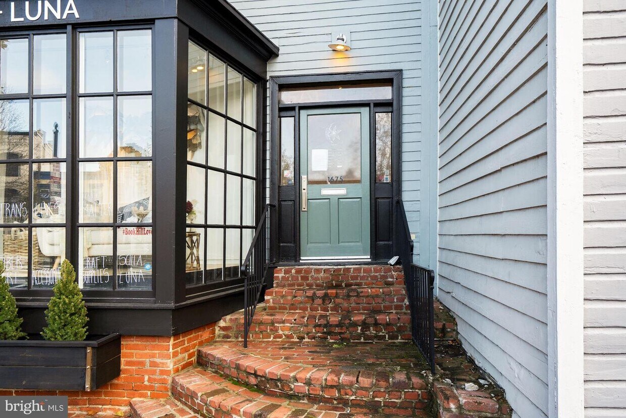 Primary Photo - 1675 Wisconsin Ave NW