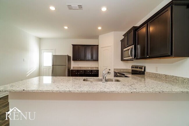 Foto del edificio - Now Available!