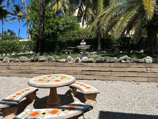 Yard with stone tables, fire out and private grassy area - 205 Coral Rd