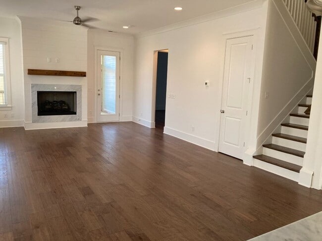 Building Photo - Executive Home in Lockwood Glen