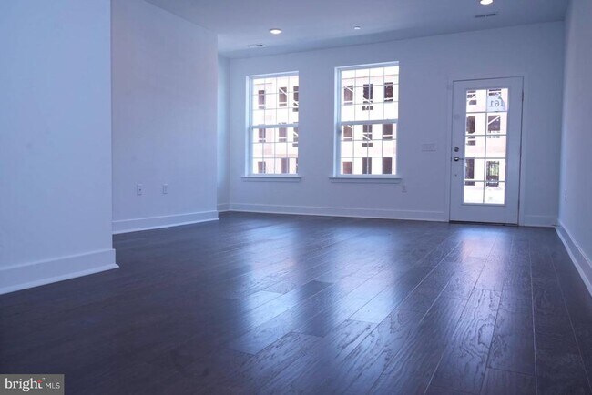 Foto del edificio - 123 Stoutsburg Blvd